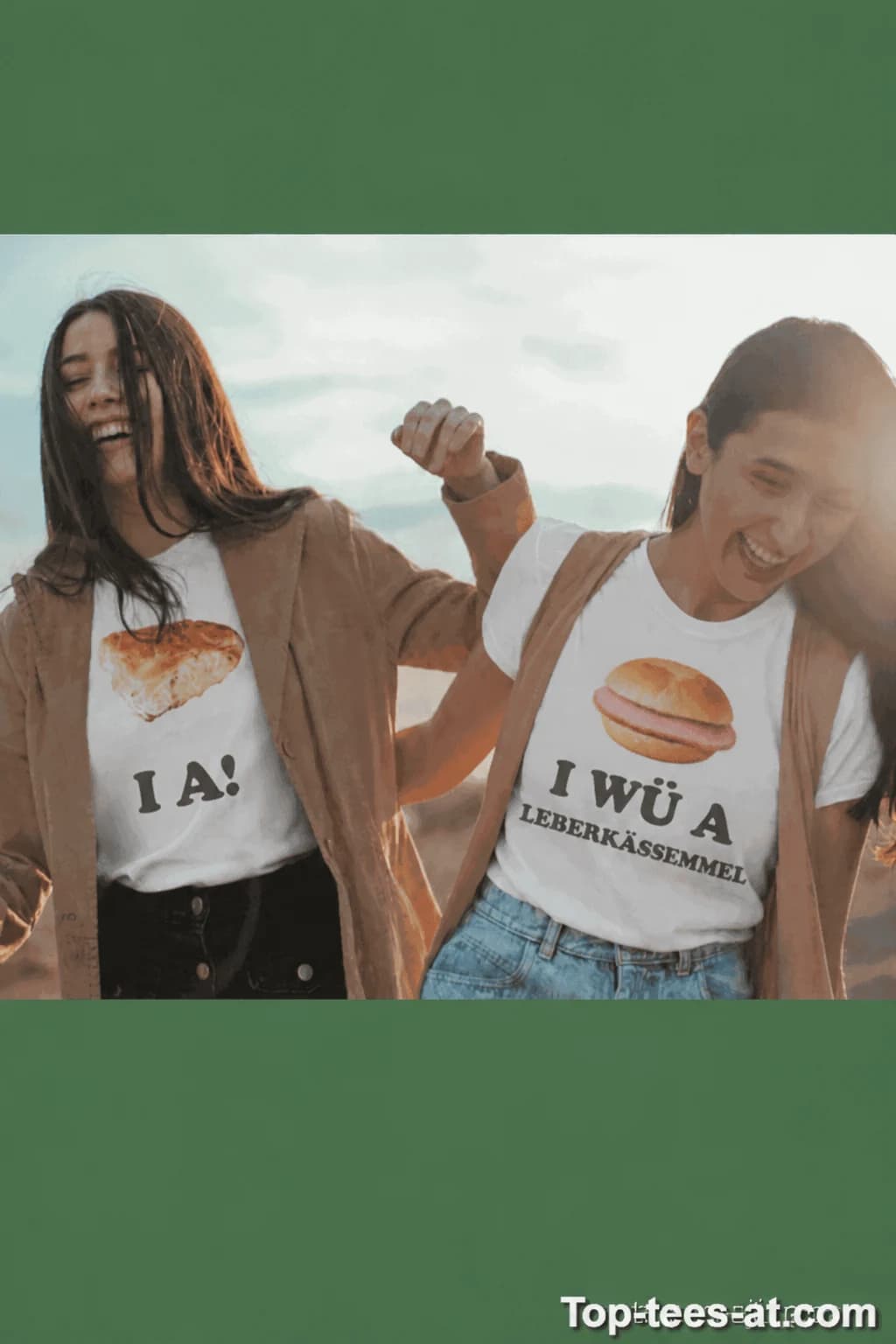 Zwei Freundinnen in weißen T-Shirts mit Leberkässemmel und Dialekt-Aufdruck „I wü a Leberkässemmel“ und „I a!“