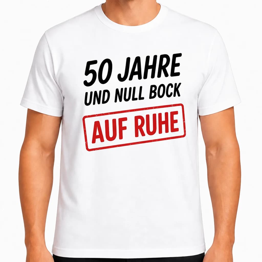 Weißes T-Shirt zum 50. Geburtstag mit Spruch „50 Jahre und null Bock auf Ruhe“ und rotem Stempel