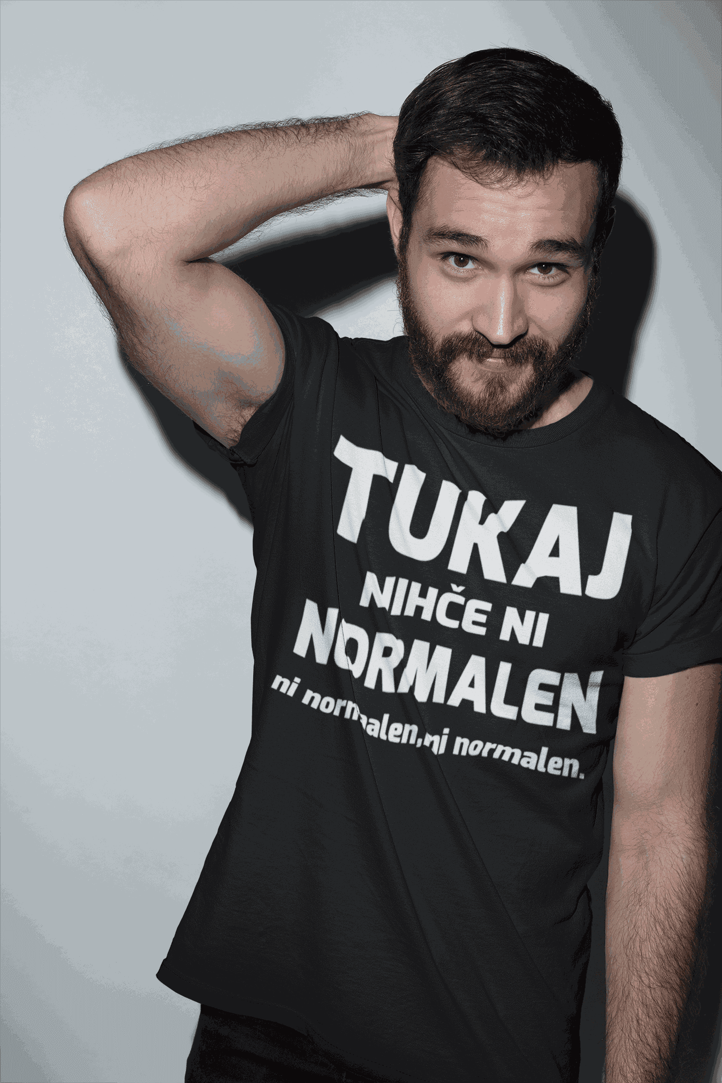 Lustiges T-Shirt Hier ist keiner normal