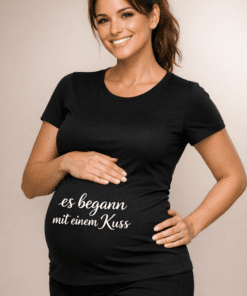 Schwangerschafts-T-Shirt „Es begann mit einem Kuss“