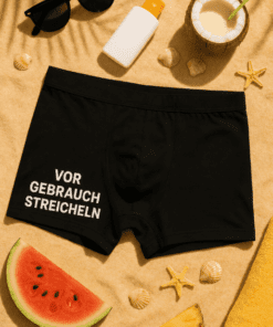 Lustige Boxershorts vor Gebrauch streicheln